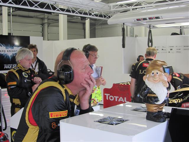 Gnom przetrzepa padok F1. Zobacz zdjcia