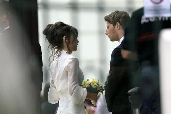 Grosjean wzi lub z pikn dziennikark Marion Jolles