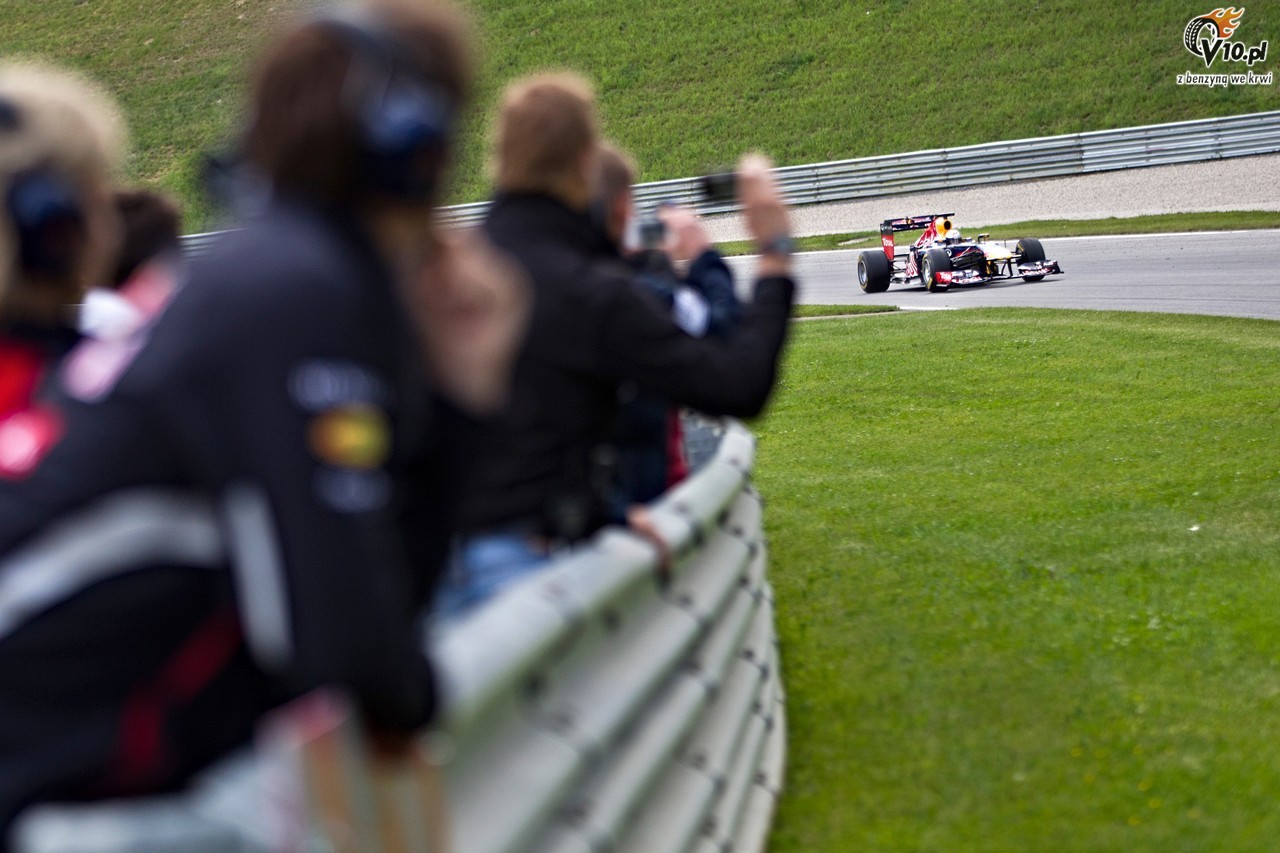 Wideo z przeja�d�ki Thomasa Morgensterna bolidem Red Bull Racing RB7