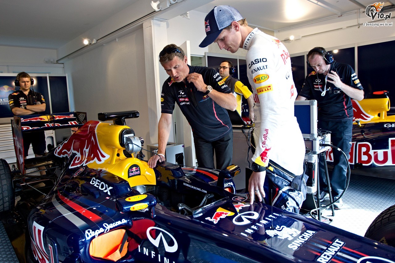 Wideo z przeja�d�ki Thomasa Morgensterna bolidem Red Bull Racing RB7