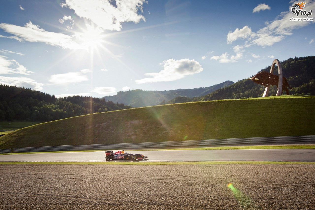 Wideo z przeja�d�ki Thomasa Morgensterna bolidem Red Bull Racing RB7