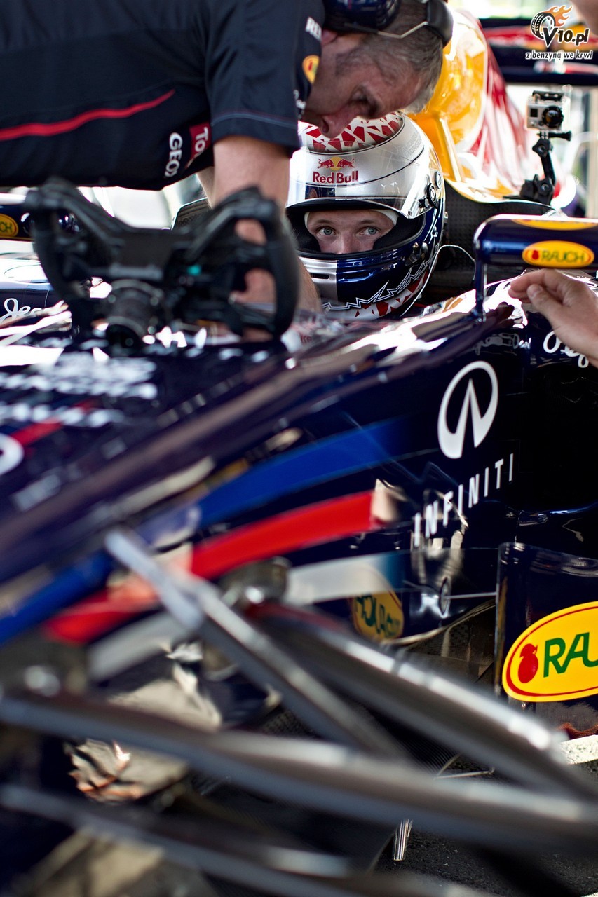 Wideo z przeja�d�ki Thomasa Morgensterna bolidem Red Bull Racing RB7