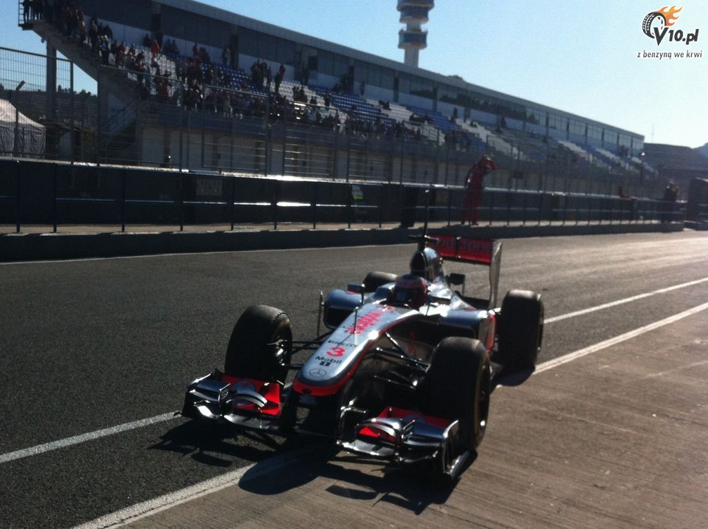 Raikkonen dyktuje tempo pierwszego dnia jazd w Jerez