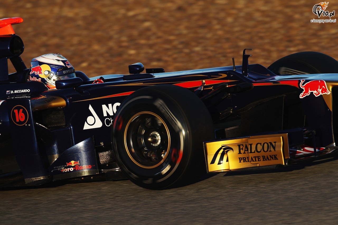 Raikkonen dyktuje tempo pierwszego dnia jazd w Jerez