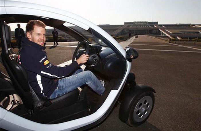 Vettel odwiedzi� centrum technologiczne Renault i dosiad� francuskiego potwora