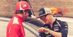 Zdjcie Zagadka: Co Raikkonen pokazuje Alonso?