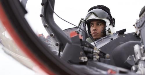 Zdjęcia dnia: Hamilton pilotuje myśliwiec