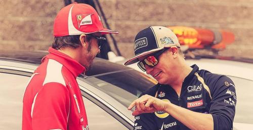 Zdjęcie Zagadka: Co Raikkonen pokazuje Alonso?