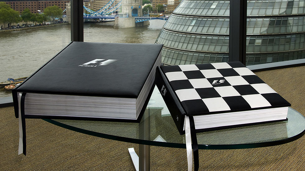 Ecclestone sprzedaje książkę o Formule 1 za milion dolarów