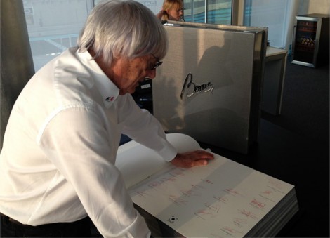 Ecclestone sprzedaje książkę o Formule 1 za milion dolarów