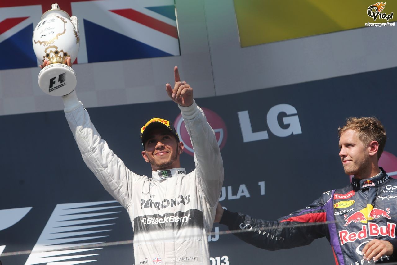 Red Bull: Hamilton realnym zagroeniem dla Vettela w drodze po czwarty tytu