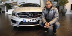 Hamilton pokaza si jako kierowca Mercedesa. Zobacz zdjcia i wideo