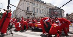 Felipe Massa spali gum bolidem Ferrari na ulicach Warszawy. Zobacz foto i wideo z Shell V-Power Nitro+ Show