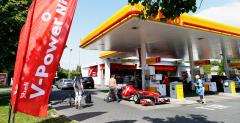 Felipe Massa spali gum bolidem Ferrari na ulicach Warszawy. Zobacz foto i wideo z Shell V-Power Nitro+ Show