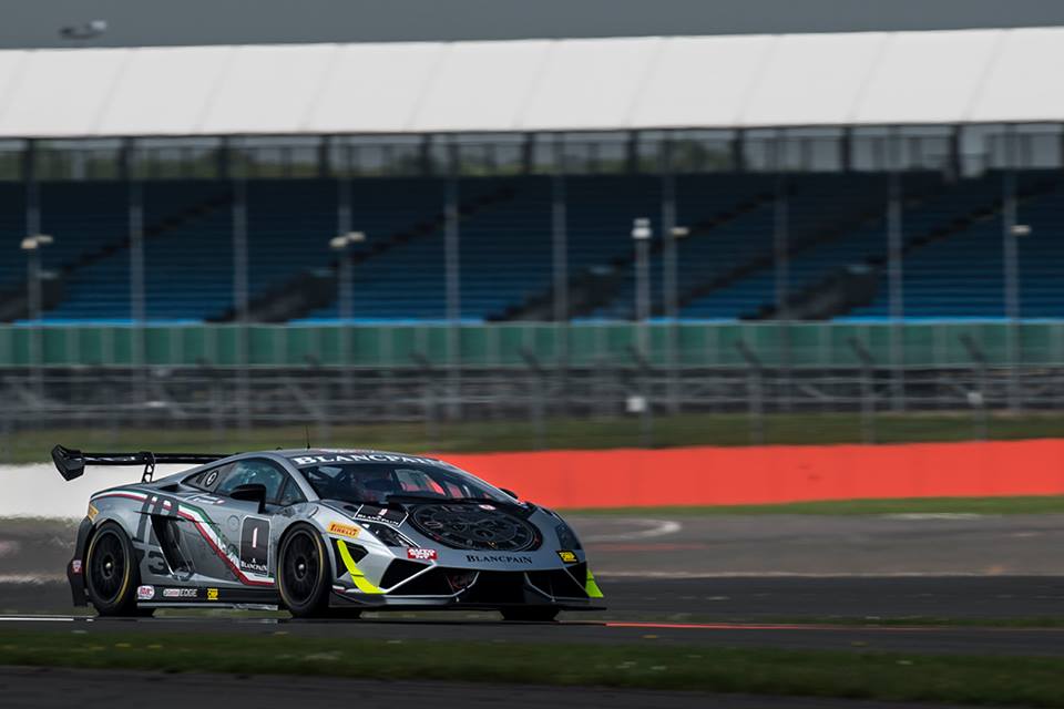 Newey rozbi Lamborghini o cian na okreniu rozgrzewkowym. Zobacz wideo