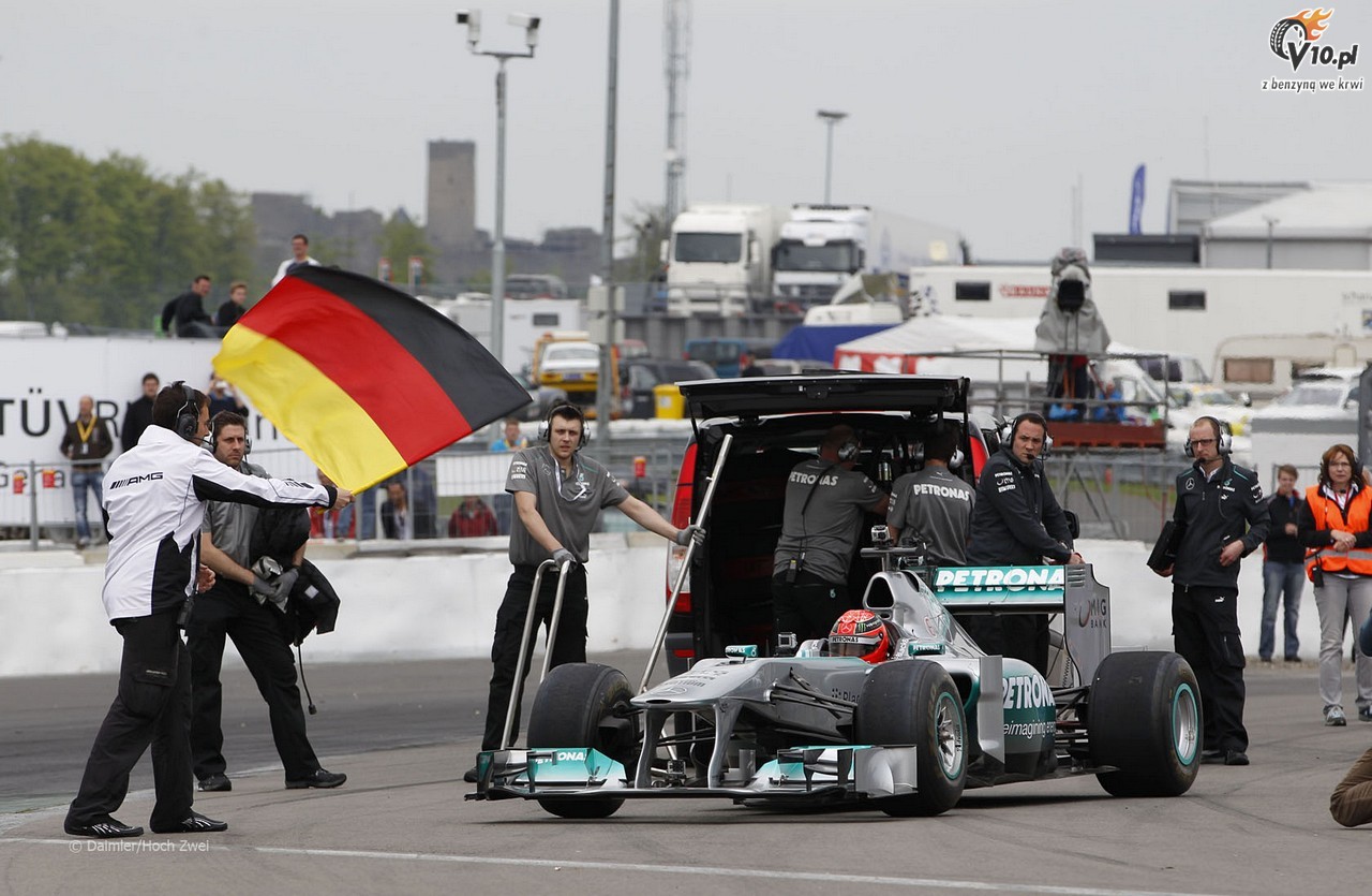 Schumacher przejecha si po Nurburgring Nordschleife bolidem Mercedesa. (video)