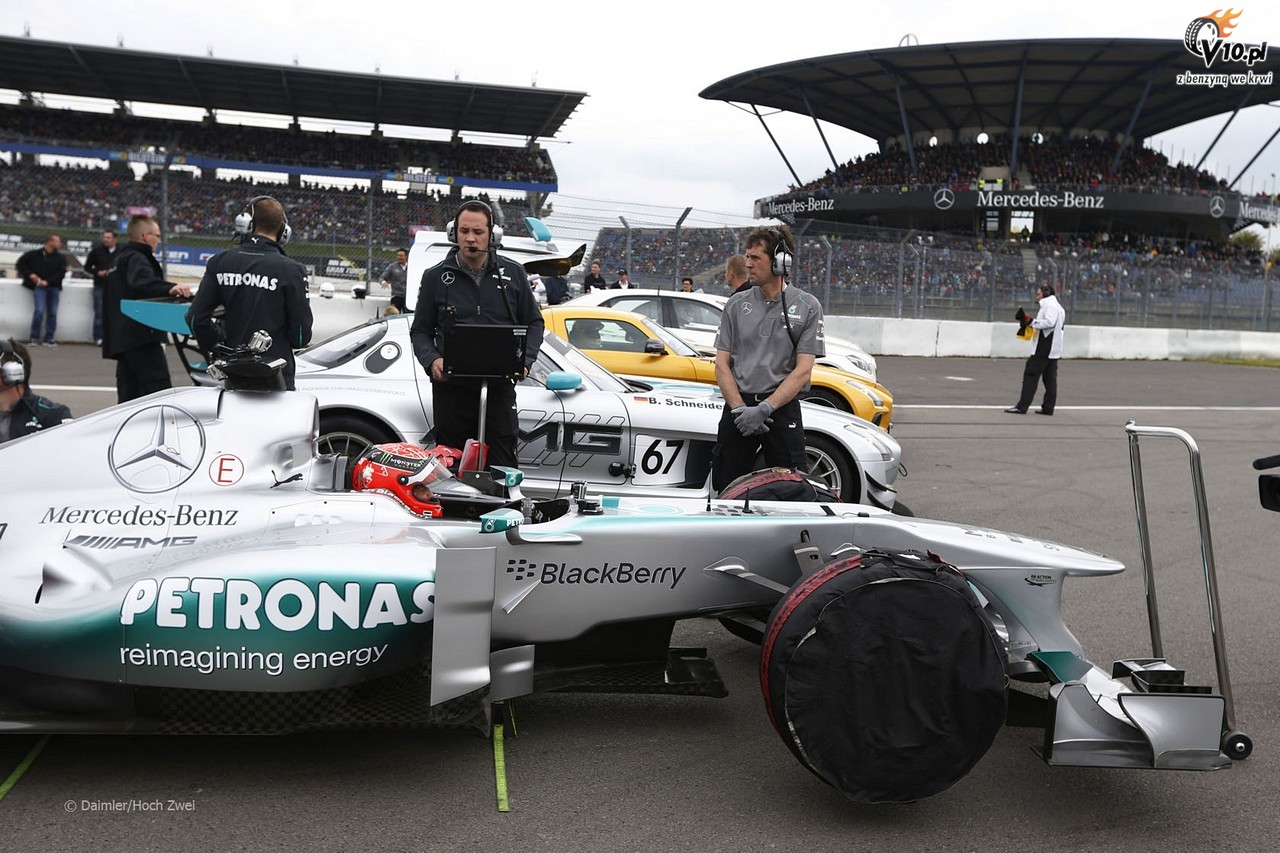 Schumacher przejecha si po Nurburgring Nordschleife bolidem Mercedesa. (video)