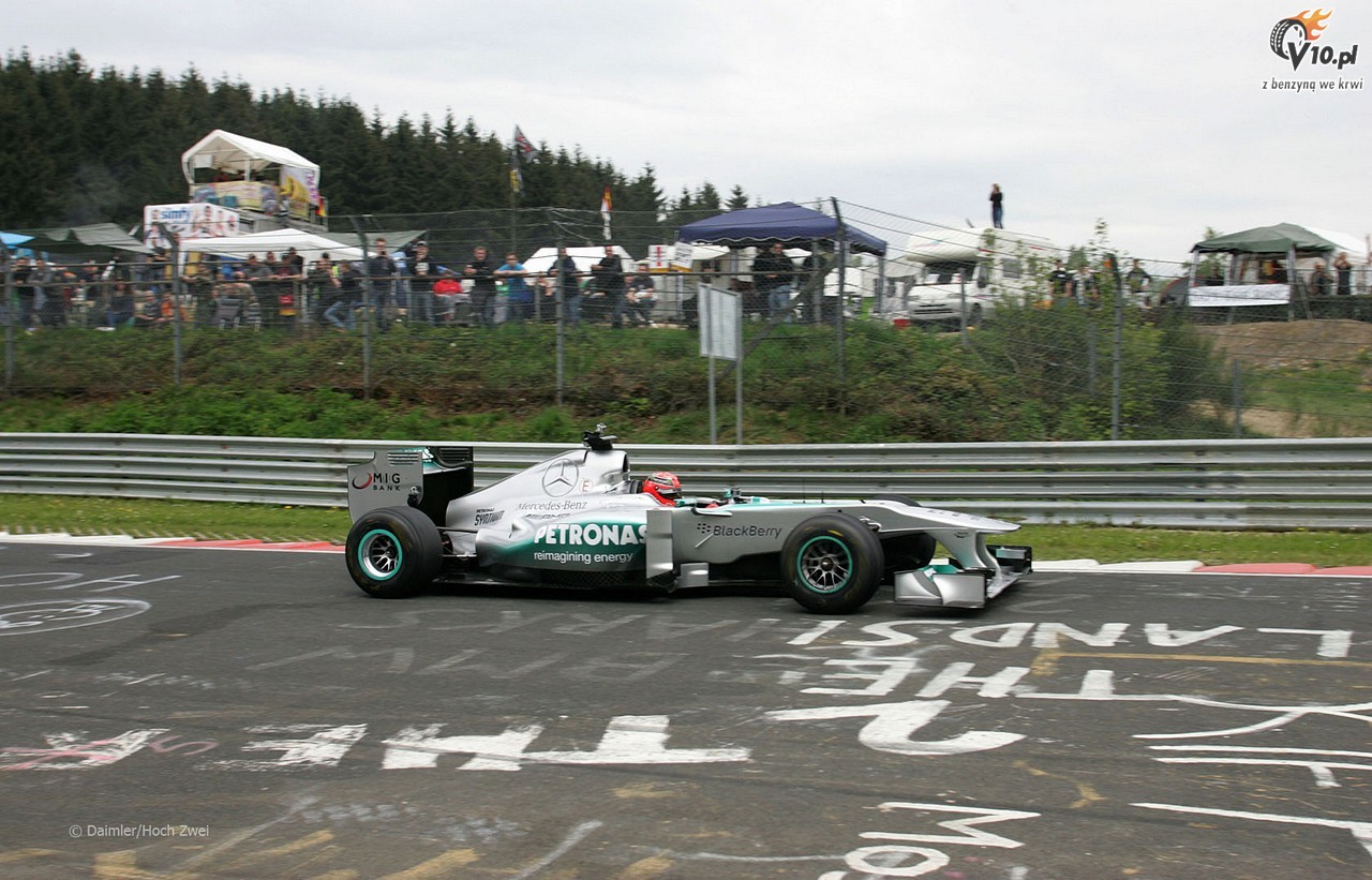 Schumacher przejecha si po Nurburgring Nordschleife bolidem Mercedesa. (video)