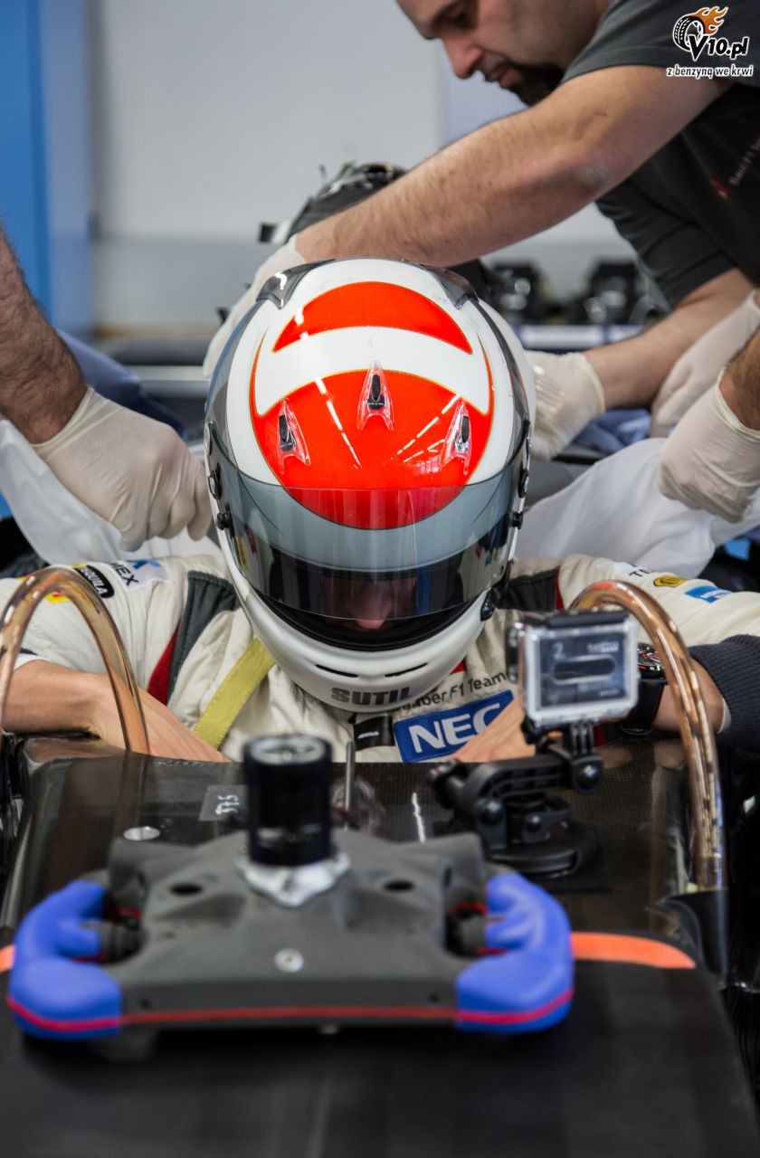 Sutil ju w kombinezonie Saubera. Przymierzy fotel nowego bolidu