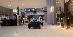 Maldonado i Grosjean szaruj... Renault Twizy... po centrum handlowym Dubai Mall