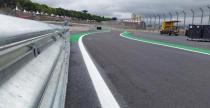 Zygzakowaty wjazd do alei serwisowej na Interlagos