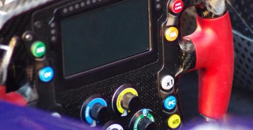 Nowe kierownice do bolidw F1 z duymi wywietlaczami LCD