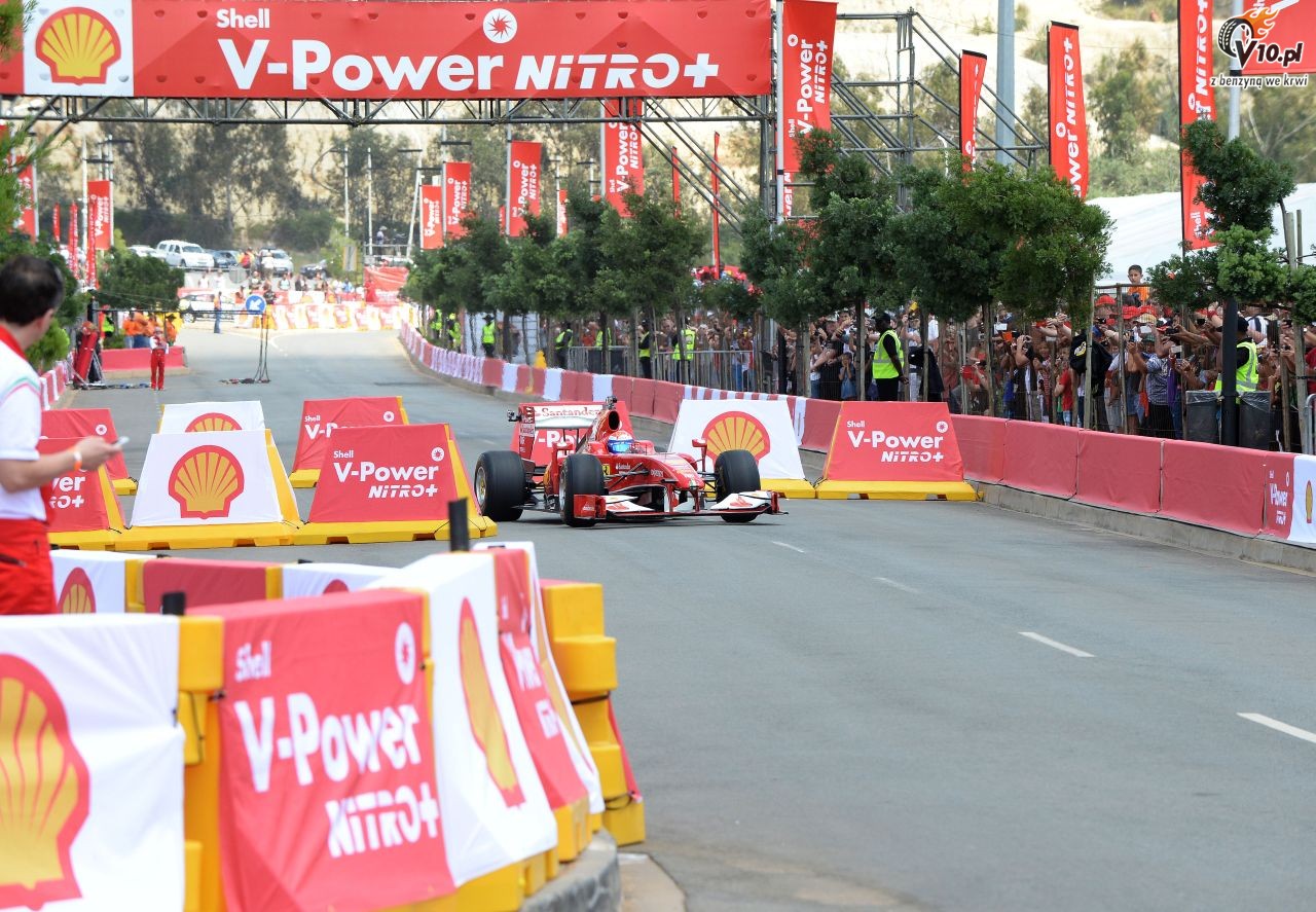 Bolid Ferrari spali gum w Johannesburgu