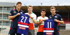 Kierowcy Force India na treningu futbolu australijskiego