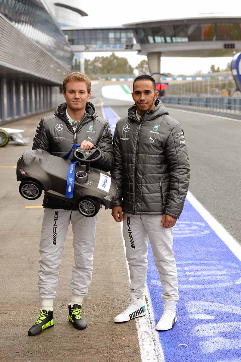 Hamilton vs Rosberg - ostry wycig bez silnikw
