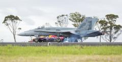 Bolid F1 vs myliwiec F/A-18 Hornet