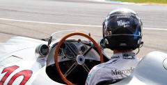 Rosberg zrobi selfie video jadc historycznym bolidem Mercedesa
