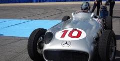 Rosberg zrobi selfie video jadc historycznym bolidem Mercedesa