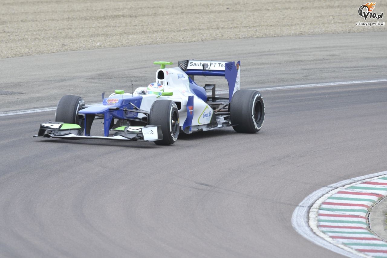 Simona de Silvestro ju jedzi bolidem F1