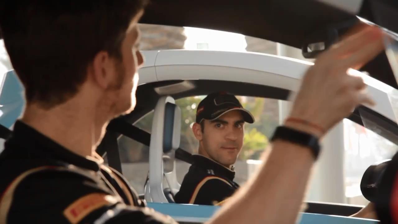 Maldonado i Grosjean szaruj... Renault Twizy... po centrum handlowym Dubai Mall