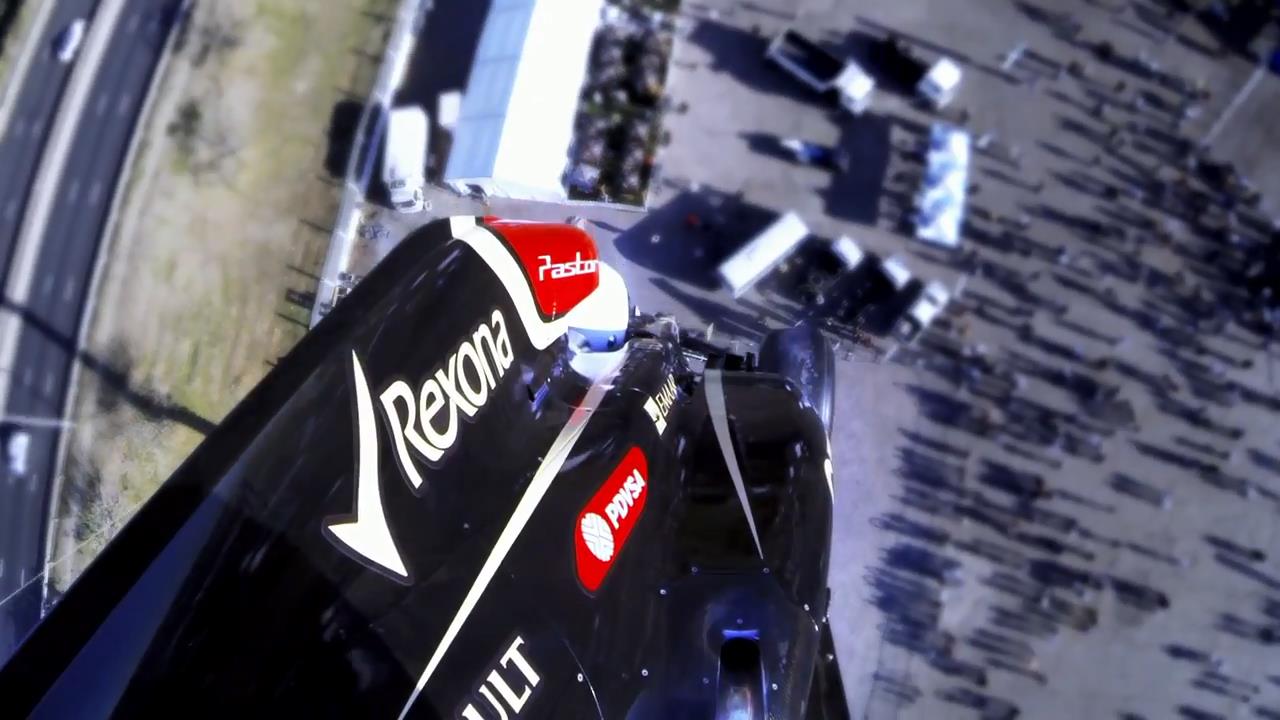 Stig skacze na bungee bolidem F1