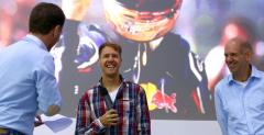 Vettel dosta� czerwone k�piel�wki od Red Bulla na po�egnanie