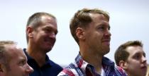 Vettel dosta� czerwone k�piel�wki od Red Bulla na po�egnanie