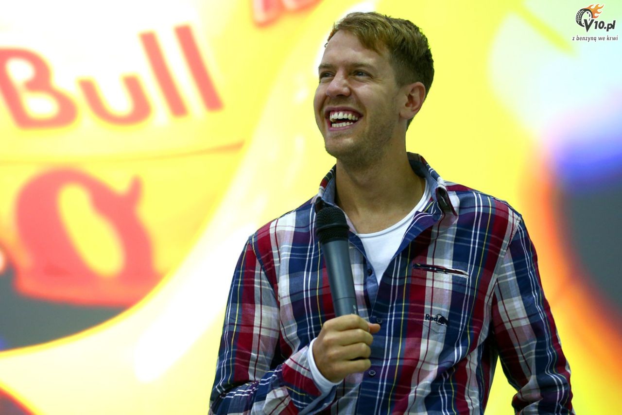Vettel dosta� czerwone k�piel�wki od Red Bulla na po�egnanie