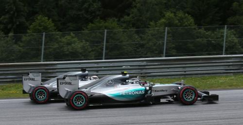 Mercedes typuje walkę Hamiltona i Rosberga o tytuł do samego końca