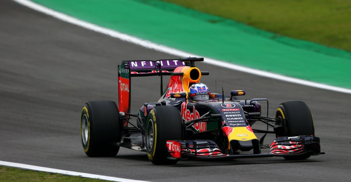 Ricciardo zwolnił na prostych z nową wersją silnika Renault