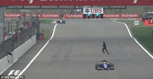 GP Chin: Szaleniec na torze chciał pojechać bolidem Ferrari