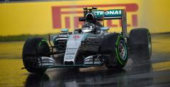Hamilton bierze win za wypadek na siebie