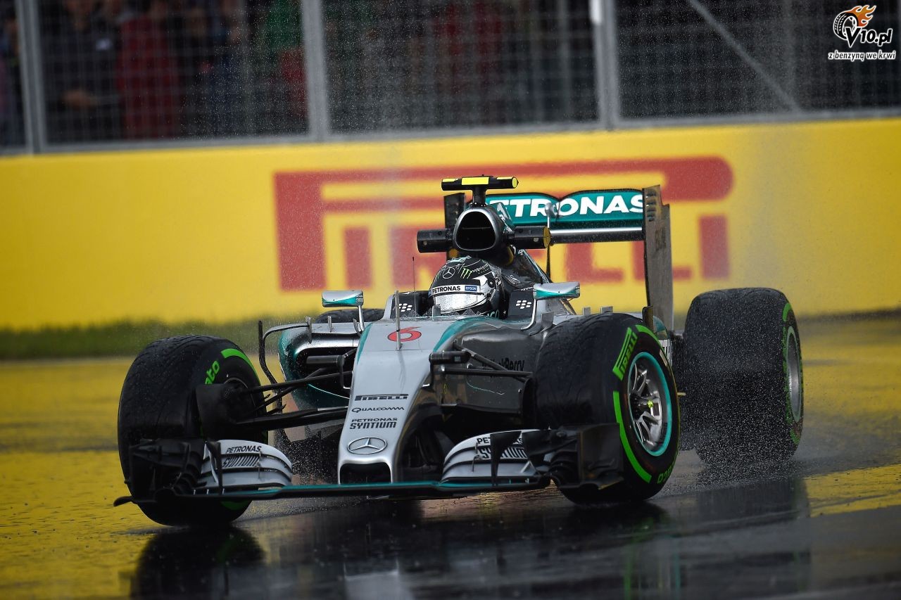 Hamilton bierze win za wypadek na siebie