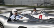 Lewis Hamilton, Sir Stirling Moss, kultowe bolidy Mercedesa i owal toru Monza