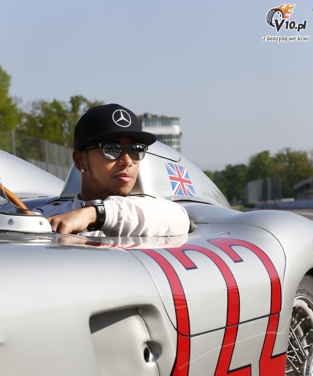 Hamilton chce si ciga na owalu w F1 po sprbowaniu starej Monzy