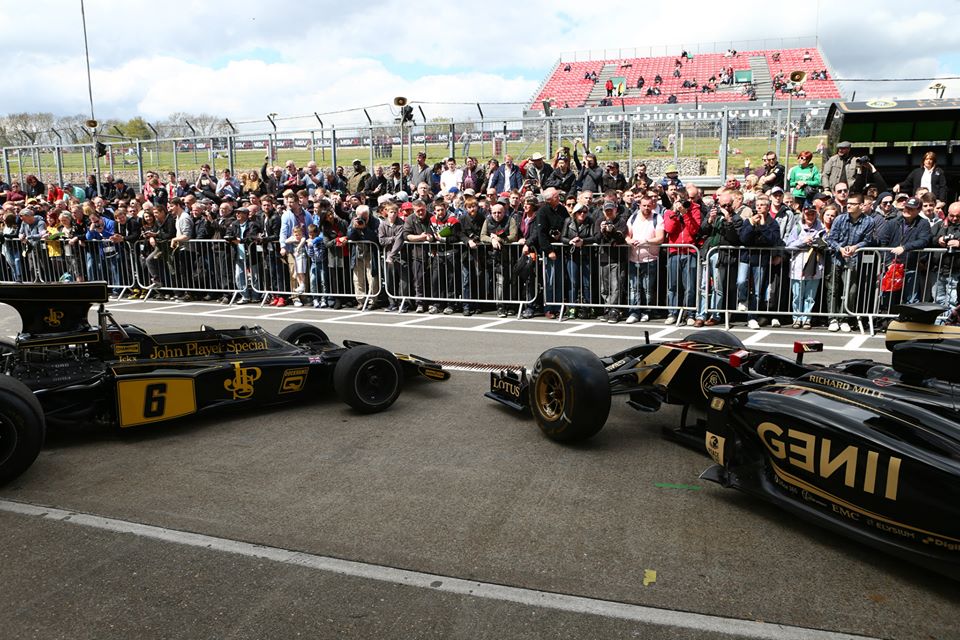 Bolidy Lotusa na torze Brands Hatch - zdjcia