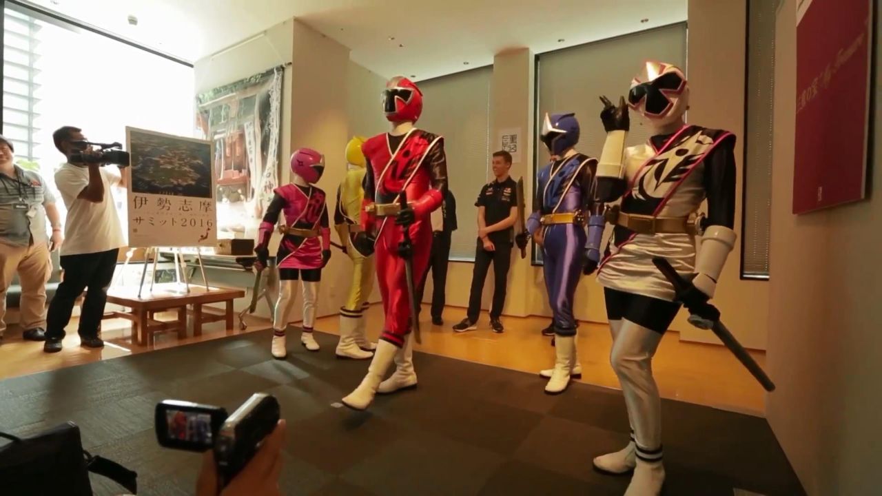 Kierowcy Red Bulla, sumo i Power Rangers