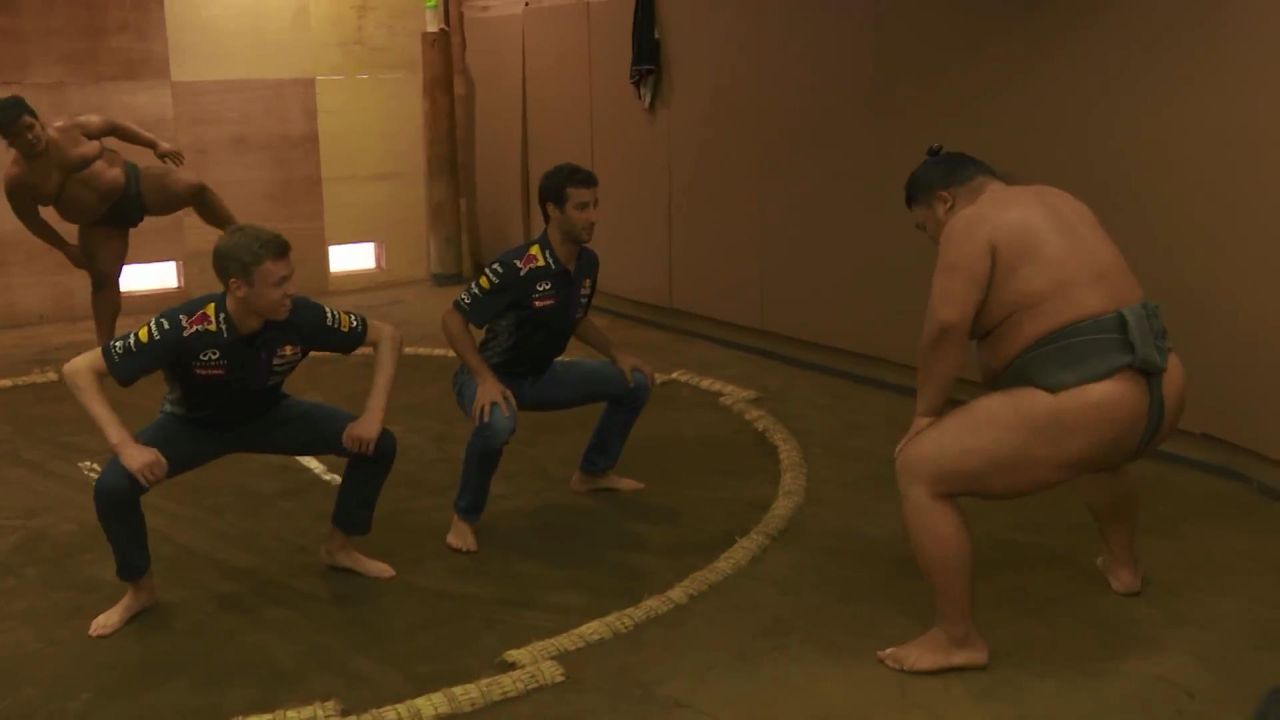 Kierowcy Red Bulla, sumo i Power Rangers