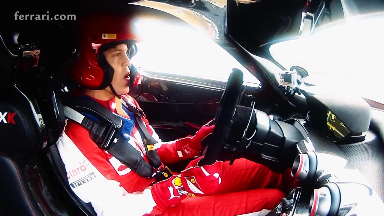 Vettel dosiad Ferrari FXX K