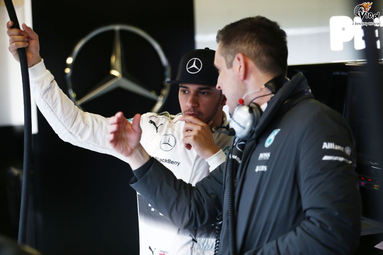 Hamilton ju dopina nowy kontrakt z Mercedesem
